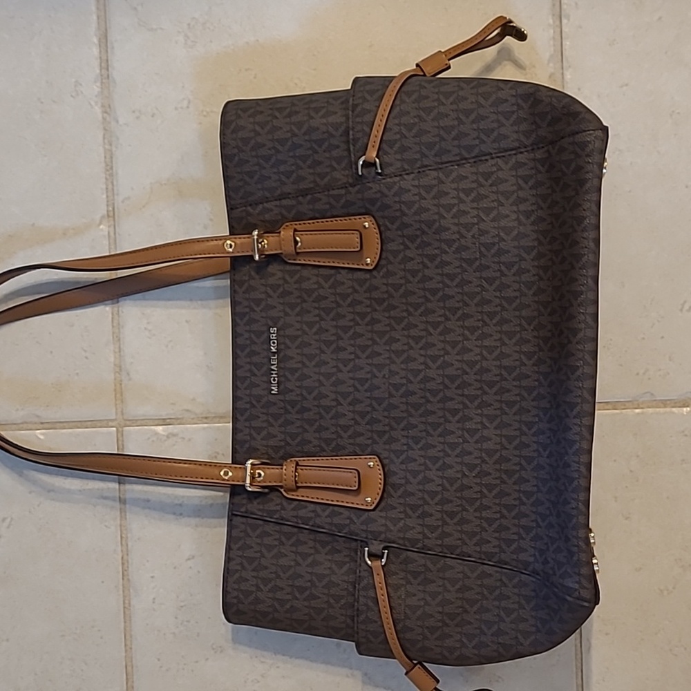 Michael Kors Signature East West Tote- flawless!!